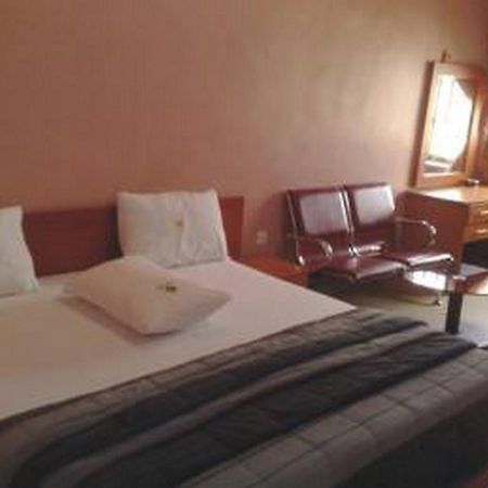 Room In Lodge - Londa Hotel And Suites Port Harcourt Esterno foto