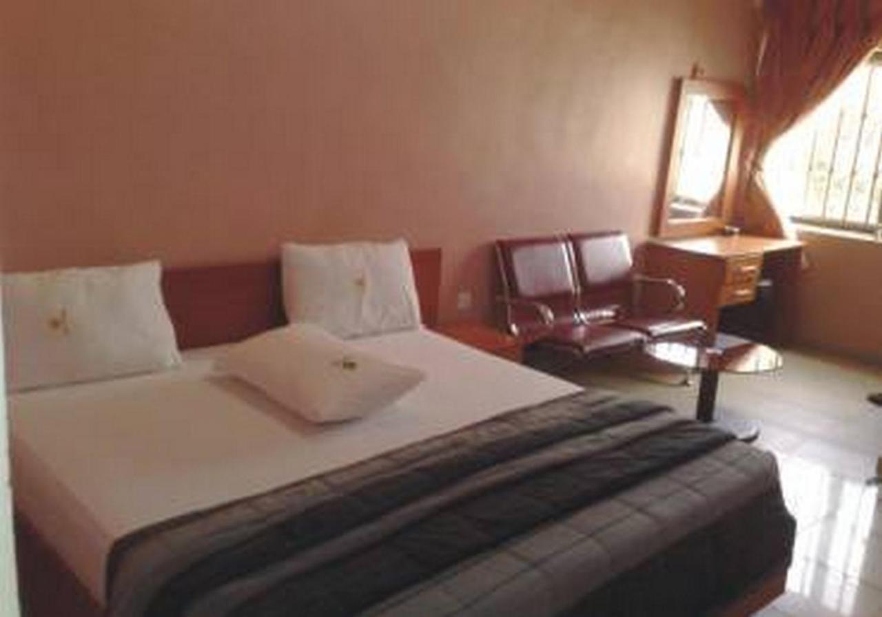 Room In Lodge - Londa Hotel And Suites Port Harcourt Esterno foto